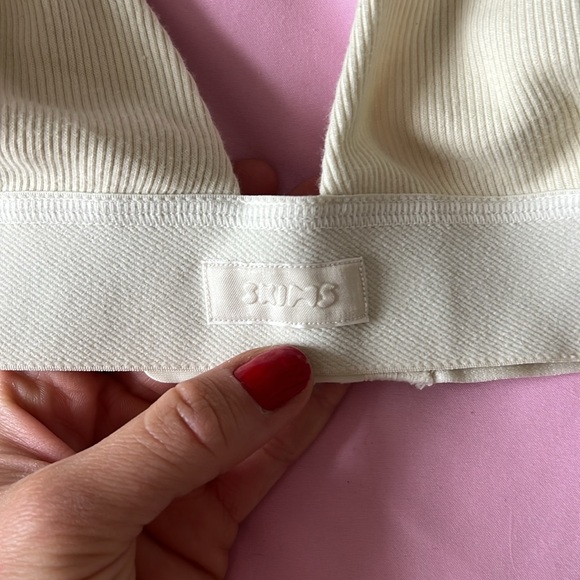 Skims Bralette - Picture 2 of 3